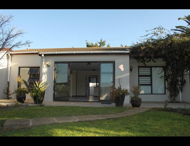 3 BEDROOM TOWNHOUSE RENTED IN PROTEA VALLEY